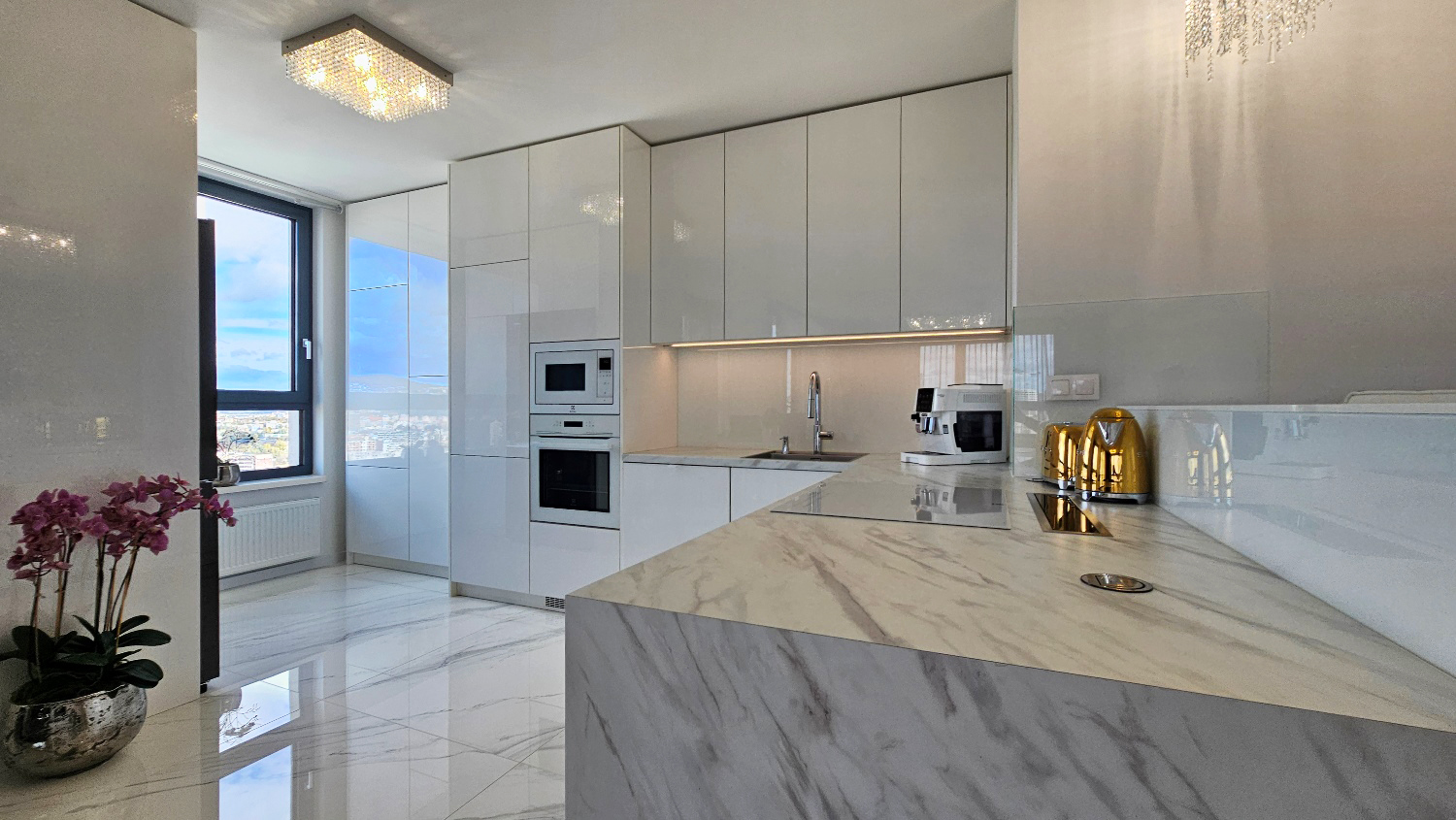 Bývanie v oblakoch: zariadený 3-izbový byt s výhľadmi, Bratislava-Ružinov - Nivy, Cena: 850.000 €