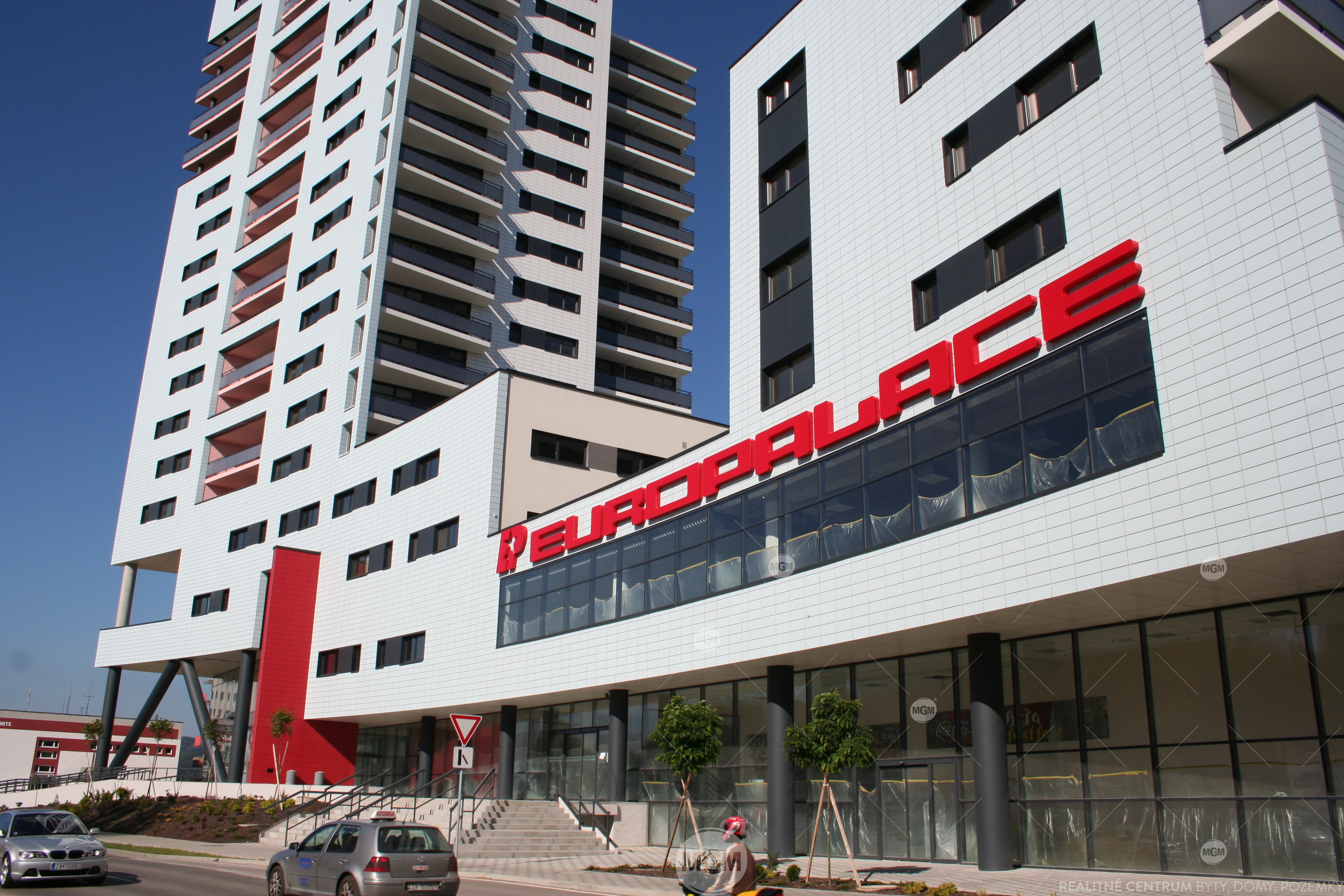 Obchodný (gastro) priestor 78 m2, prízemie, klientske centrum MV SR, ŽILINA, EUROPALACE 